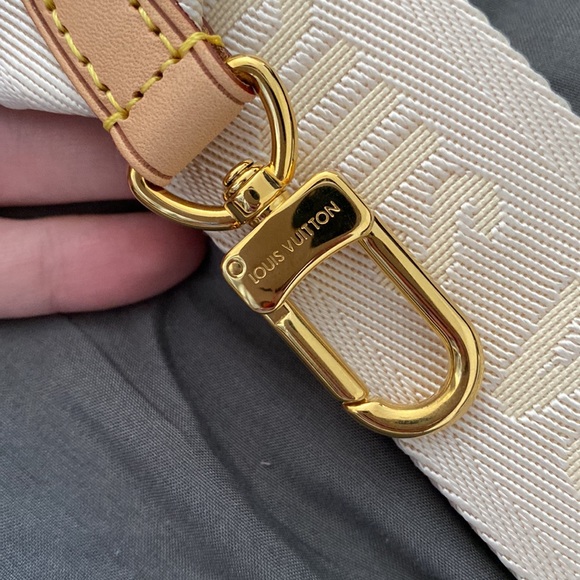 $4️⃣1️⃣0️⃣0️⃣ Limited Edition Multi Pochette Accessoires By the Pool - Picture 10 of 10